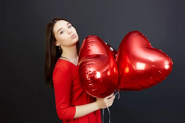 Belle Adolescente Tenant Trois Ballons Forme Cœur Dans Ses Mains — Photo