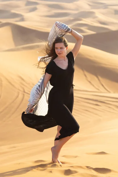 Modèle Fille Pose Pour Photographe Dans Désert Femme Blanche Ans — Photo