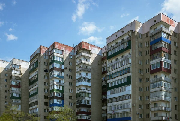 Edificios residenciales en Maikop, Rusia, era del modernismo soviético —  Fotos de Stock