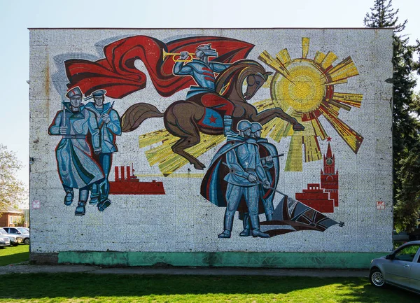 Ust-Labinsk, Russia - April 25, 2019: Soviet modernism mosaic — Stock Photo, Image