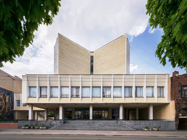 Armavir, Rusia - 27 de abril de 2019: Biblioteca Central Infantil —  Fotos de Stock