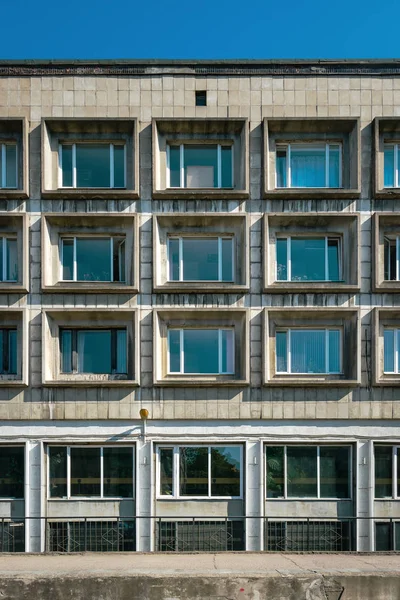 Fragmento de ventanas de pared del edificio en San Petersburgo, Rusia — Foto de Stock