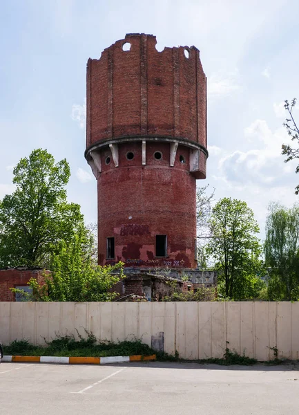 Velha Torre Água Tijolo Ruínas Abandonada Cidade Armavir Rússia — Fotografia de Stock