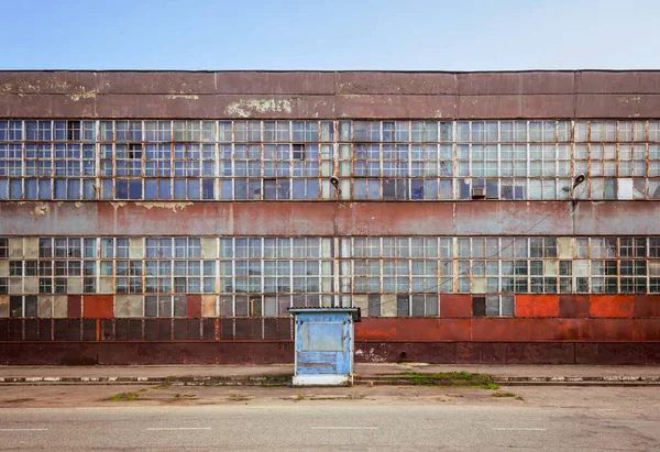 Stará Průmyslová Budova Fasáda Kioskem Maikop Rusko — Stock fotografie