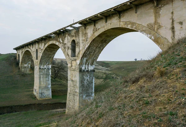 Παλιά Σιδηροδρομική Γέφυρα Καταστράφηκε Γέφυρα Veselovskiy Στη Στέπα Μεταξύ Stavropol — Φωτογραφία Αρχείου