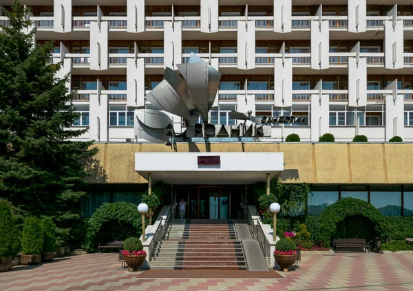 Pyatigorsk Ryssland Juni 2019 Entré Till Sanatorium Rodnik Sovjetmodernismens Epok — Stockfoto