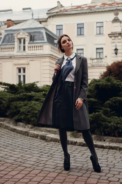 Model In Fashionable Clothing On The Street — Stock Photo, Image