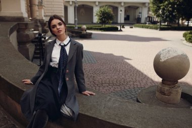 Sokakta Poz Moda Giyim Kız