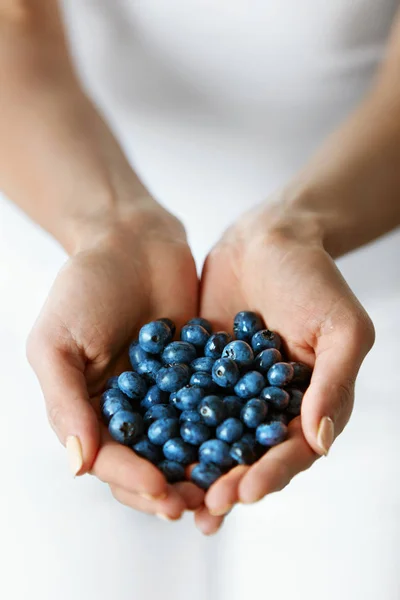 Healthy Organic Food. Woman Hands Full Of Sweet Ripe Blueberries — Stock Photo, Image