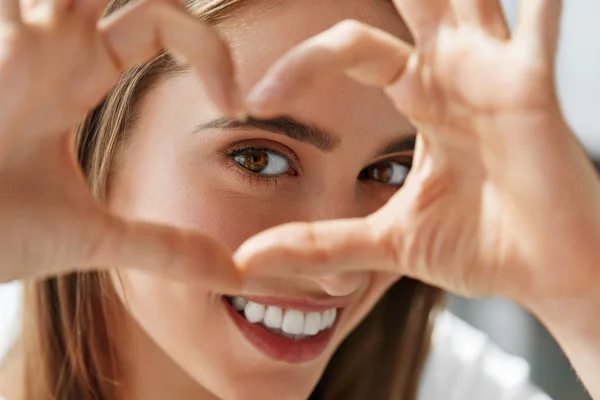 Beautiful Happy Woman Showing Love Sign Near Eyes. — Stock Photo, Image