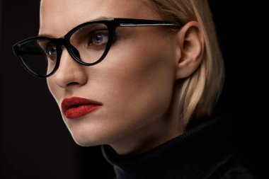 Kadın moda gözlük. Kırmızı dudaklar Eyewear olan dişi
