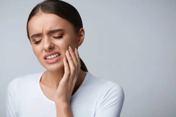 Tooth Pain. Beautiful Woman Feeling Strong Pain, Toothache — Stock Photo, Image