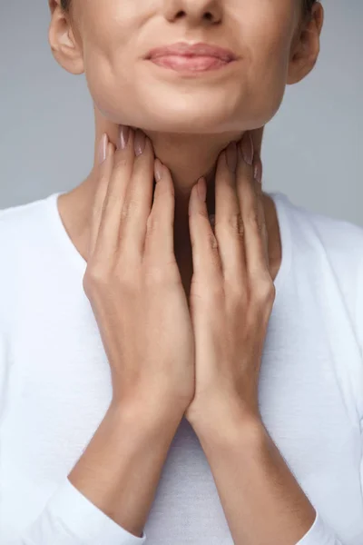 Sore Throat. Closeup Beautiful Woman Hands And Neck. Throat Pain — Stock Photo, Image