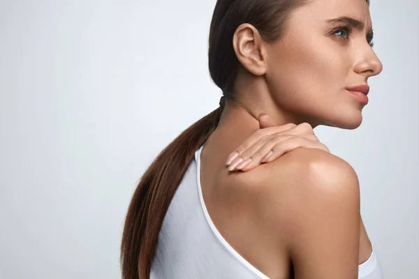 Pain In Body. Beautiful Woman Feeling Pain In Neck And Shoulders — Stock Photo, Image