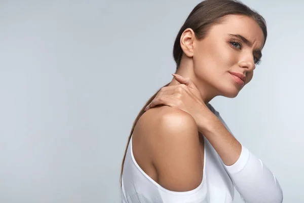 Pain In Body. Beautiful Woman Feeling Pain In Neck And Shoulders — Stock Photo, Image