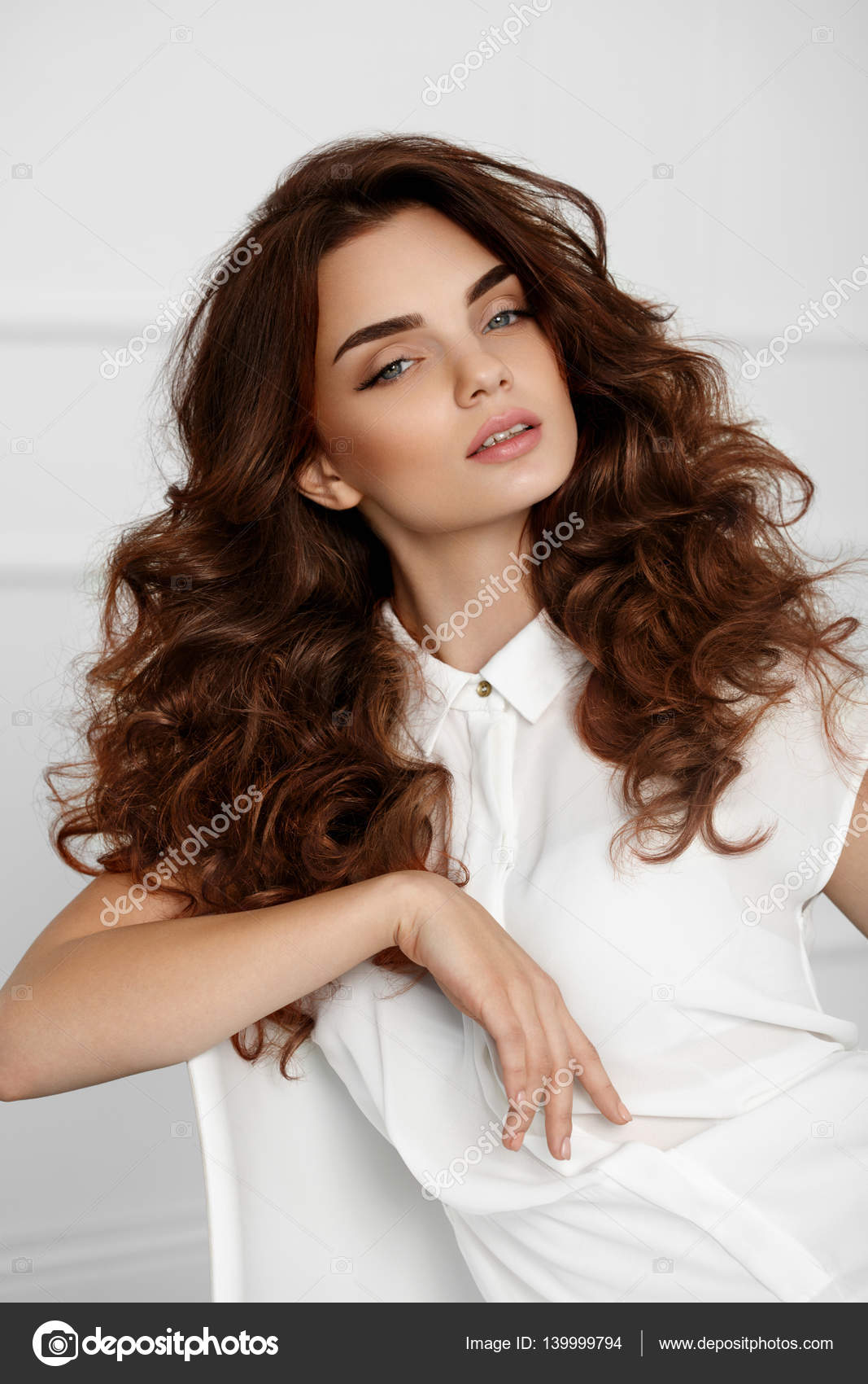 Beautiful Girl Model With Wavy Curly Hairstyle. Brown Hair Color Stock  Photo by ©puhhha 139999794