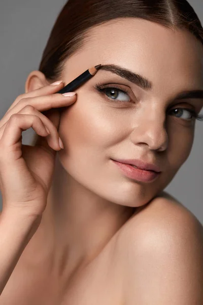 Mooie Sexy vrouw contouren wenkbrauwen. Glamour make-up — Stockfoto