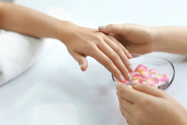 Spa Procedure. Female Getting Hand Massage From Beautician — Stock Photo, Image