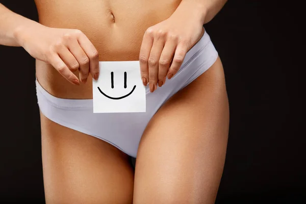 Women Health. Beautiful Female Body In Panties With Smiley Card — Stock Photo, Image