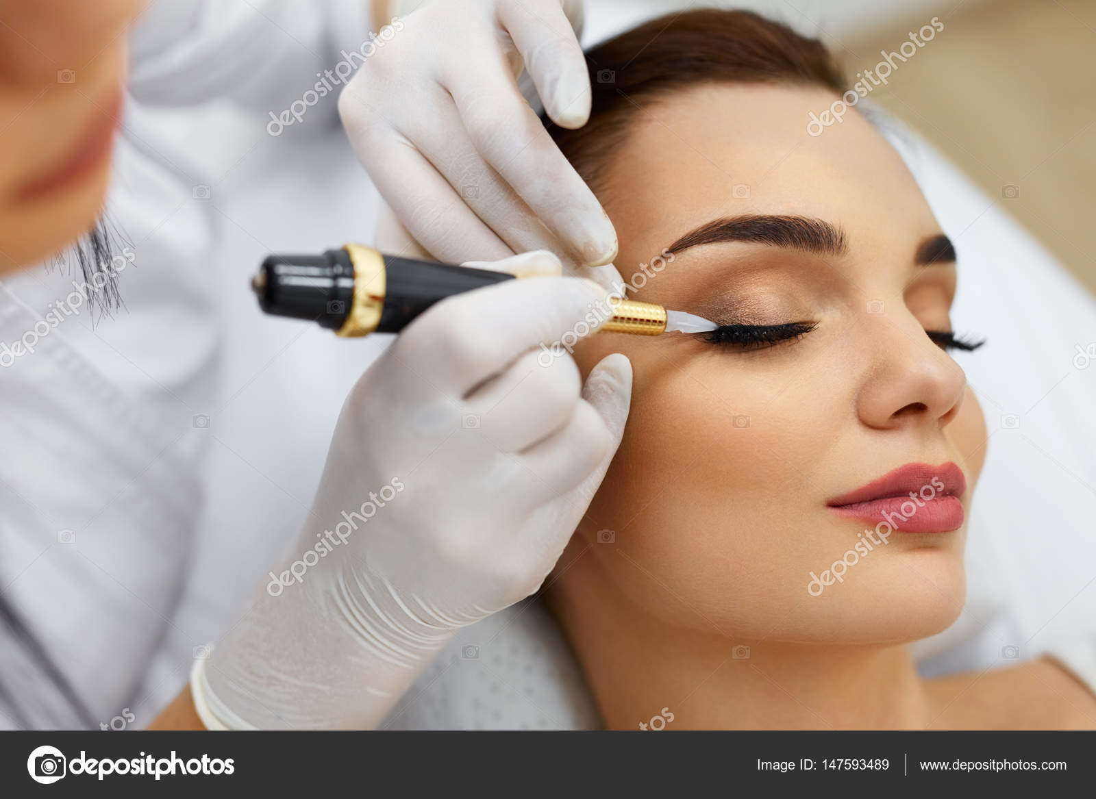 Beauty; permanent; makeup; makeup; eye; eyelid; eyelids; line; ⬇ Stock