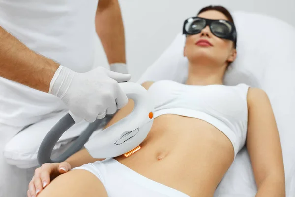 Cosmetic Procedure. Beautiful Woman Receiving Skin Treatment — Stock Photo, Image