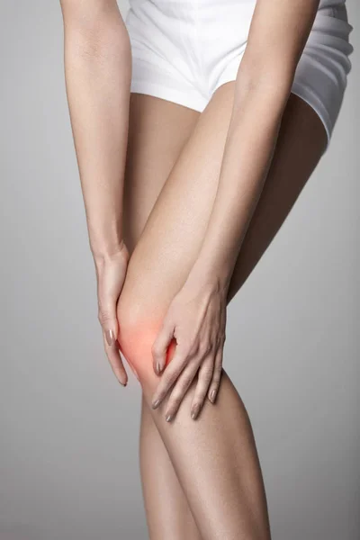 Pain In Knee. Closeup Of Female Leg With Painful Feeling In Knee — Stock Photo, Image