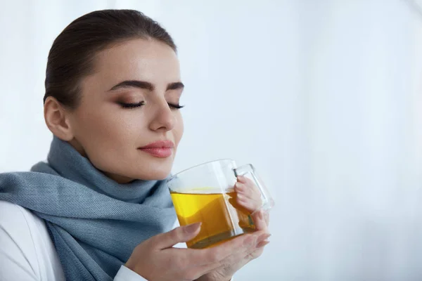 Beautiful Woman Drinking And Smelling Hot Warming Yellow Drink — Stock Photo, Image