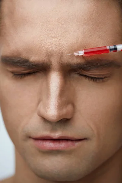 Facial Beauty Treatment. Handsome Man Getting Face Injections — Stock Photo, Image