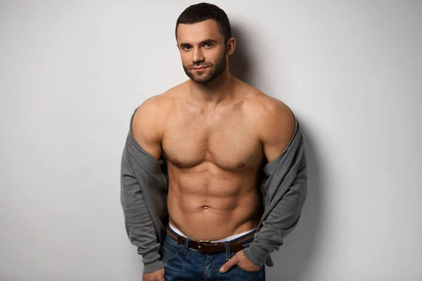 Man Body. Bonito Sexy Masculino Com Corpo Muscular E Abs Interior — Fotografia de Stock