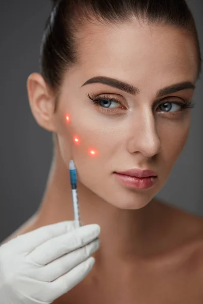 Szép nő, Facial Skin Lift injekciót kapott — Stock Fotó
