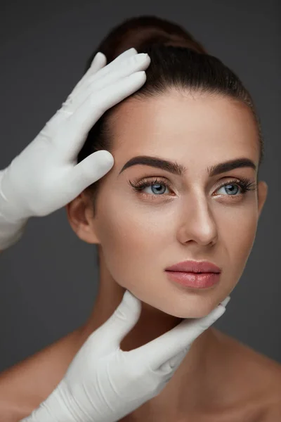 Skönhet ansikte. Vackra kvinnliga ansikte innan plastikkirurgi — Stockfoto
