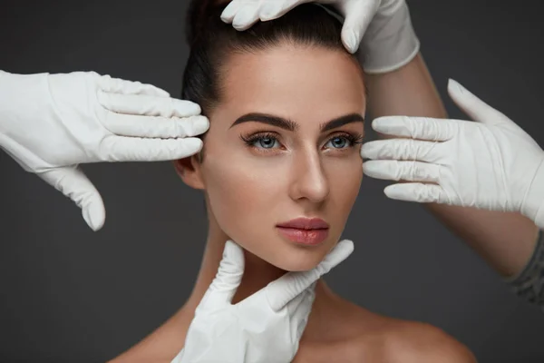 Cara de beleza. Mulher bonita antes da cirurgia plástica Operação — Fotografia de Stock