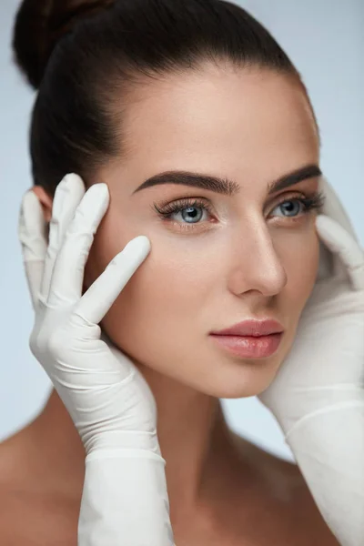 Mulher bonita antes da cirurgia plástica operação. Cara de beleza — Fotografia de Stock