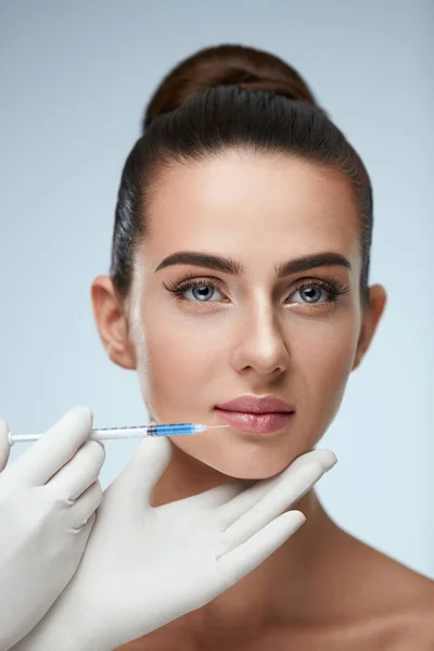 Plastic Surgery. Beautiful Woman Face Getting Beauty Injections — Stock Photo, Image