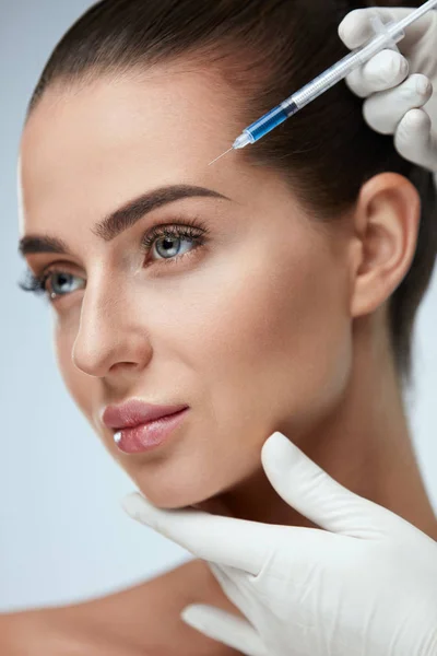 Beauty Face. Beautiful Woman Getting Facial Lifting Injections — Stock Photo, Image