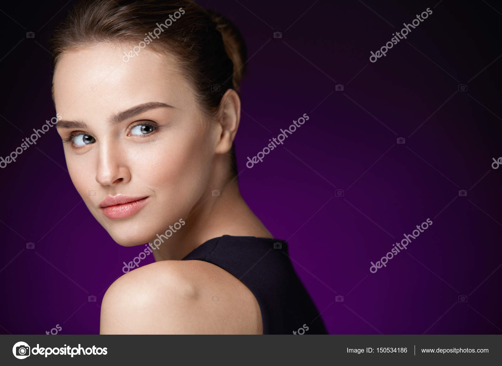 女人美丽 新鲜的皮肤和美丽脸化妆的女孩 图库照片 C Puhhha