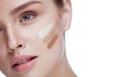 Cilt Bakımı. Güzellik yüz Vakfı krem ile seksi kız