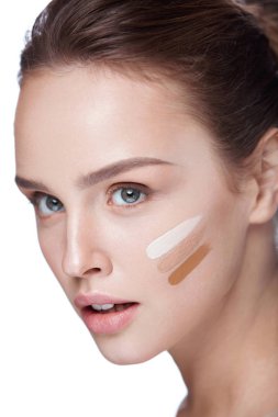 Makyaj. Temel cilt üzerine üç tür olan kadın