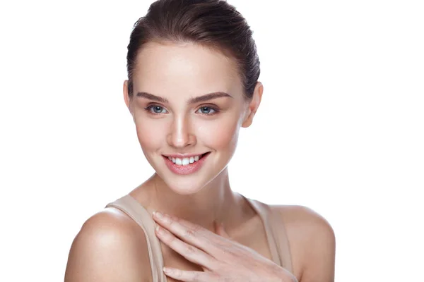 Beauty Cosmetics. Beautiful Smiling Woman Touching Skin — Stock Photo, Image