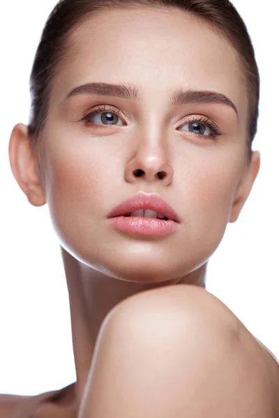 Beauty Woman Face. Hermosa hembra con maquillaje facial — Foto de Stock