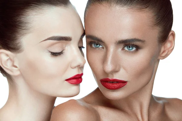 Női szépség arcok. Lányok Glamour smink és vörös ajkak — Stock Fotó