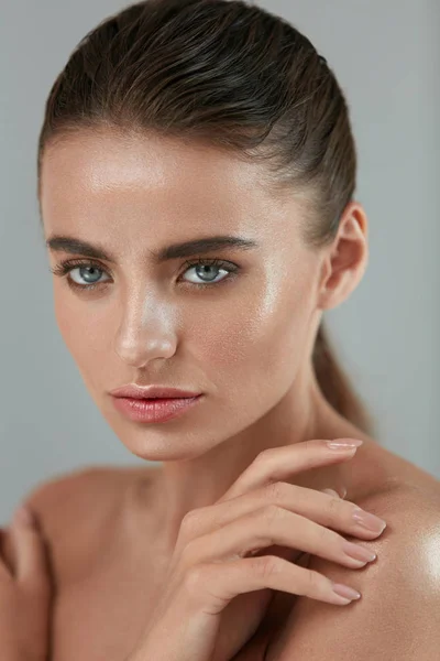 Beauty Woman Portrait. Girl With Fresh Glowing Skin And Makeup