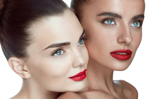 Vrouw schoonheid gezichten. Meisjes met Glamour make-up en rode lippen — Stockfoto