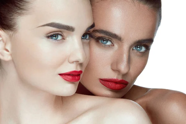 时尚化妆。性感的女人时尚化妆和红红的嘴唇 — 图库照片