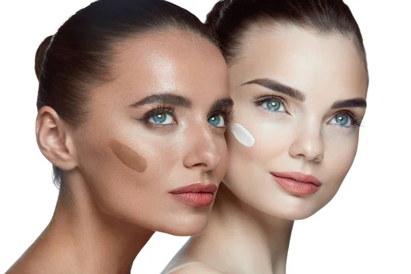 Yüz bakımı. Güzel kadınların yüzleri ile taze doğal makyaj — Stok fotoğraf