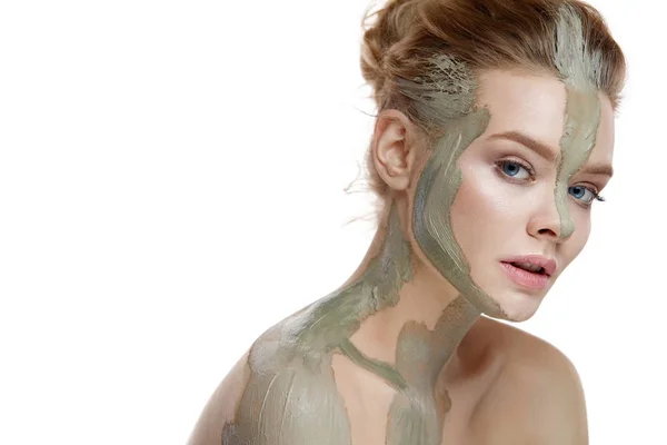 Haut- und Körperpflege. schöne sexy Frau mit Tonmaske — Stockfoto