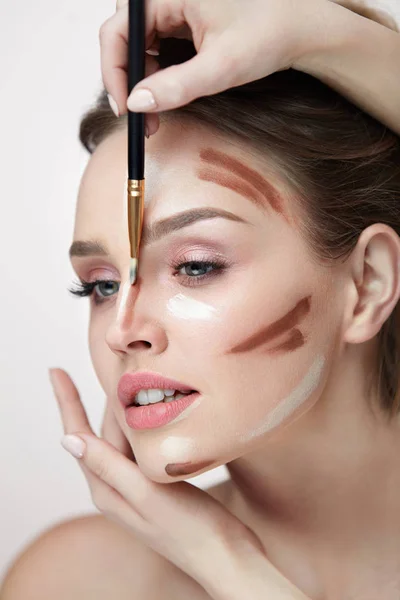 Woman Face Makeup. Closeup Of Female With Contouring Lines — Stock Photo, Image