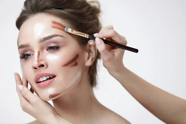 Woman Face Makeup. Closeup Of Female With Contouring Lines — Stock Photo, Image