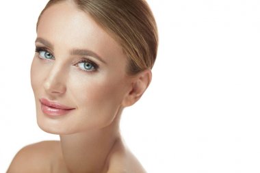 Makyaj Güzellik yüz. Closeup erkek doğal Glamour makyaj ile