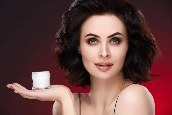 Woman Face Care. Beautiful Female With Cream — Stock Photo, Image